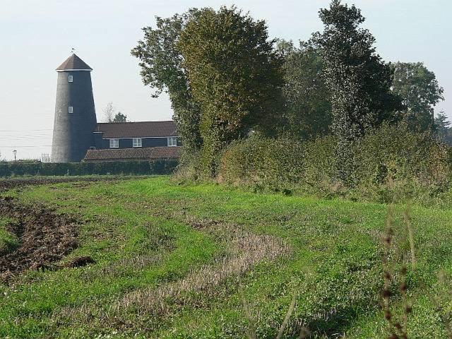 이스트데어햄 Yaxham Mill B&B 외부 사진